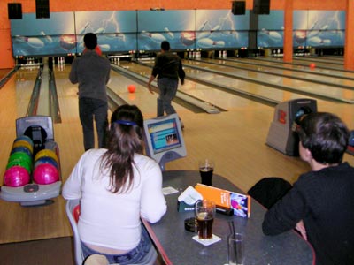 Die Autoren beim Bowling